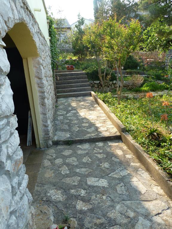 Apartment Nada Veli Losinj Exterior photo