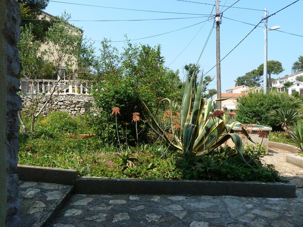 Apartment Nada Veli Losinj Exterior photo